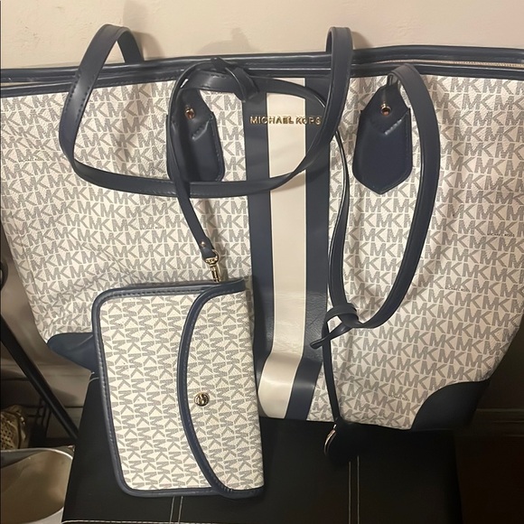 Michael Kors Handbags - Michael Kors White and Blue Tote Bag Set